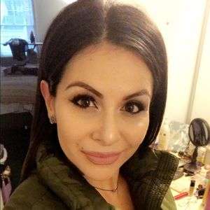 Meet your Posher, Lorina